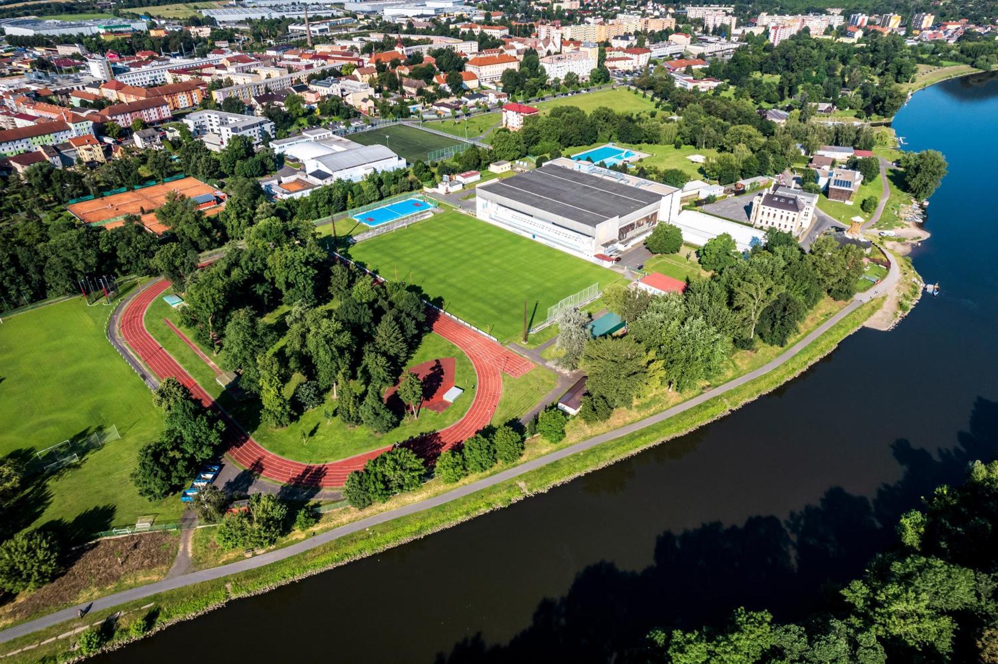 Hotel Active Stadium Ловосіце Екстер'єр фото