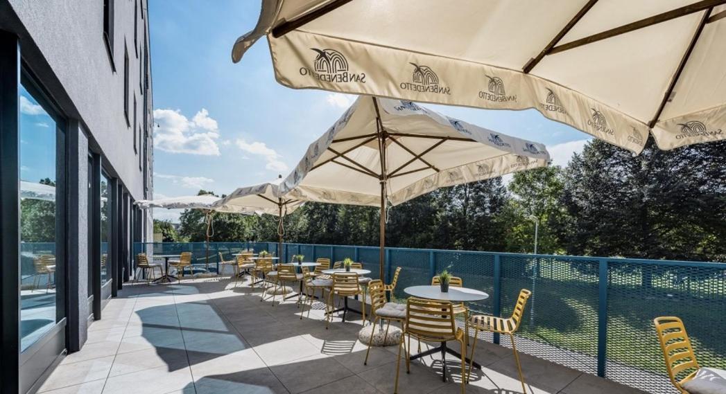 Hotel Active Stadium Ловосіце Екстер'єр фото