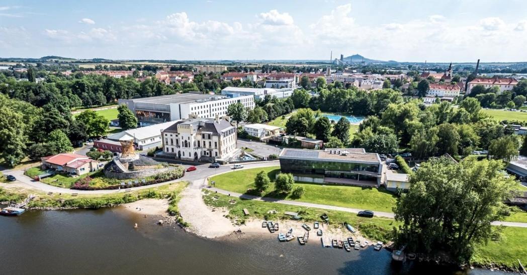 Hotel Active Stadium Ловосіце Екстер'єр фото